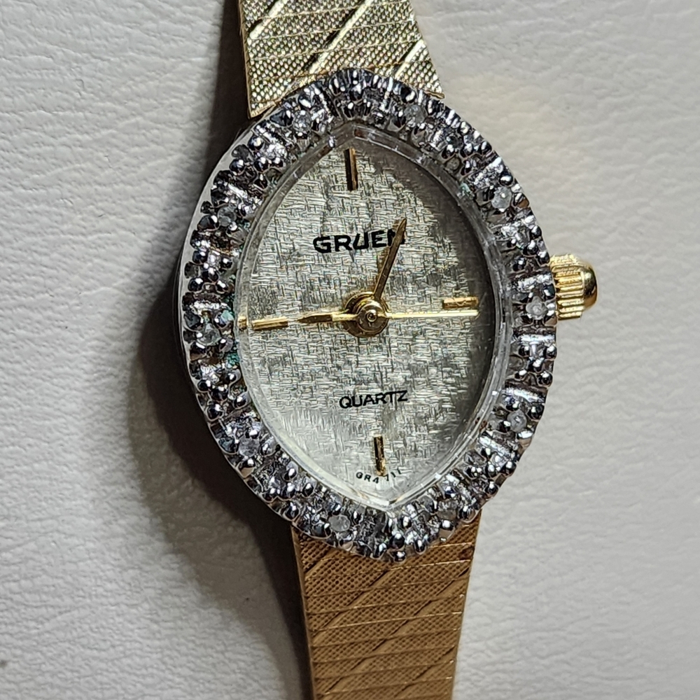 Beautiful Gruen women's quartz watch